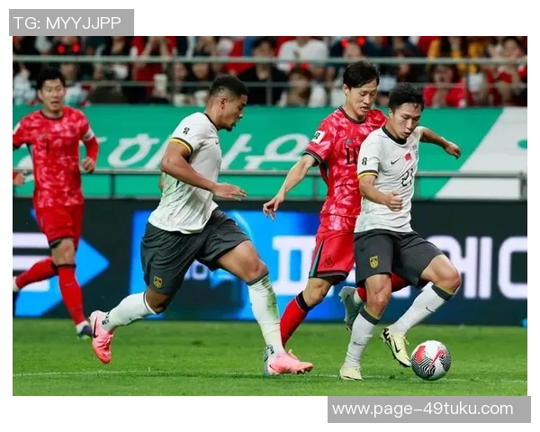 国足迎战新加坡期待突破重围全力争取胜利展现团队实力与斗志